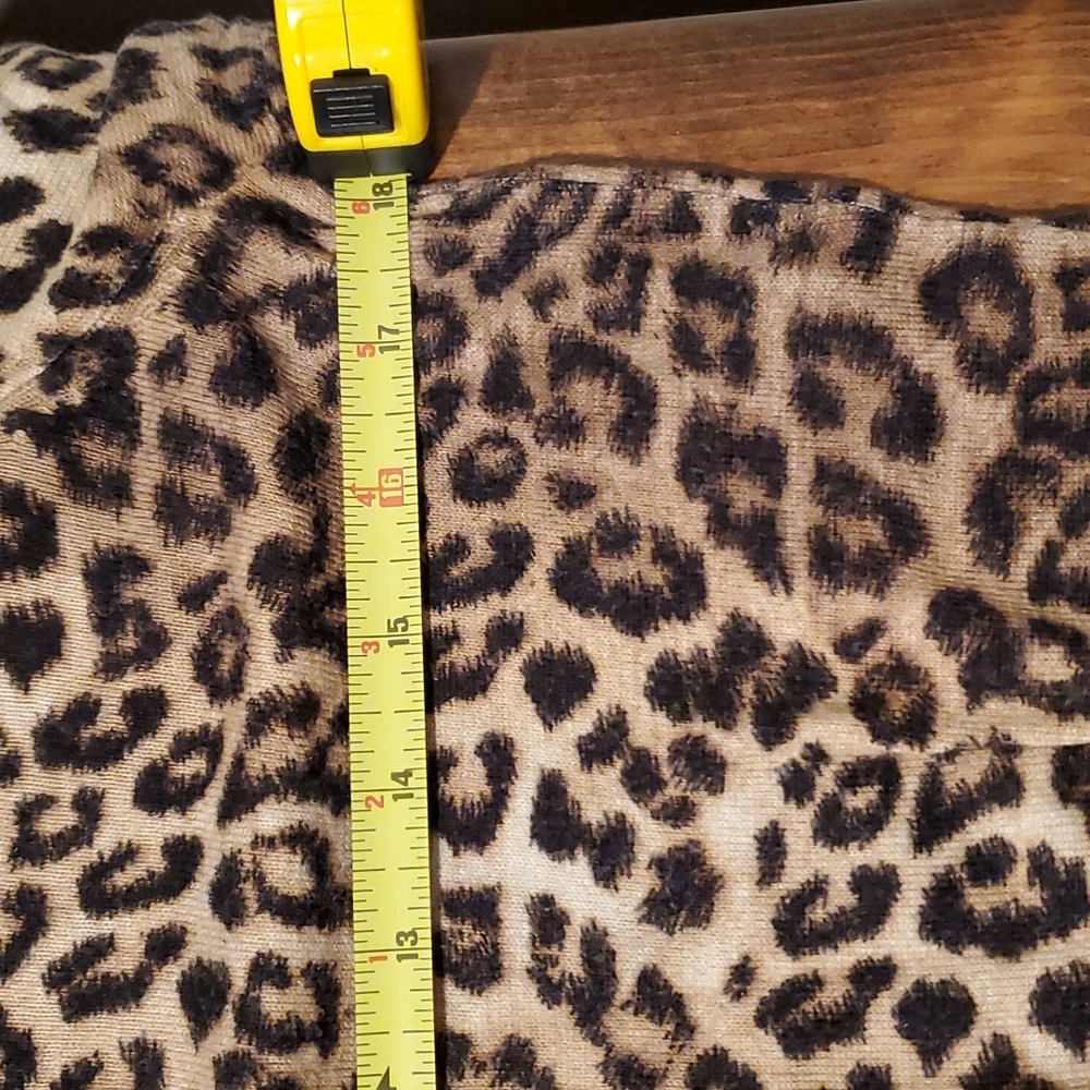 Chicos Size 1 Cheetah 🐆 Print Sweater - Picture 7 of 9